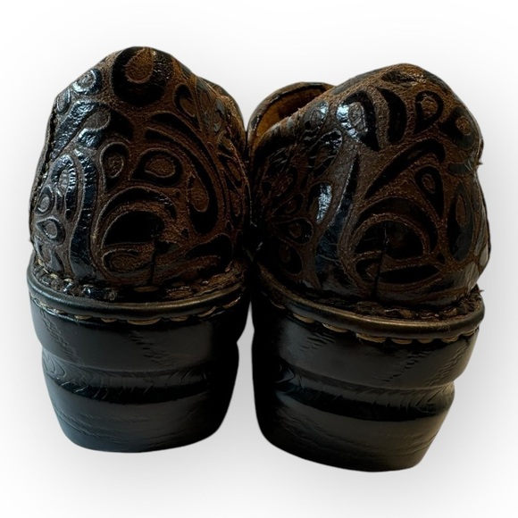 BOC Born on Concepts Brown Leather Peggy Slip On Embossed Clog Size 10M Clog - Picture 7 of 10